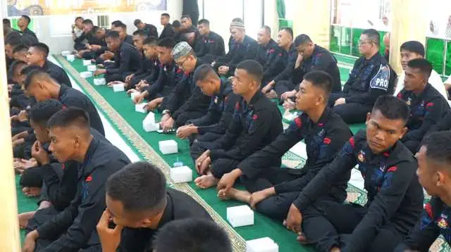 Satbrimob Polda Sumsel Gelar Peringatan Maulid Nabi Muhammad SAW dengan Penuh Khidmat Satbrimob Polda Sumsel Gelar Peringatan Maulid Nabi Muhammad SAW dengan Penuh Khidmat