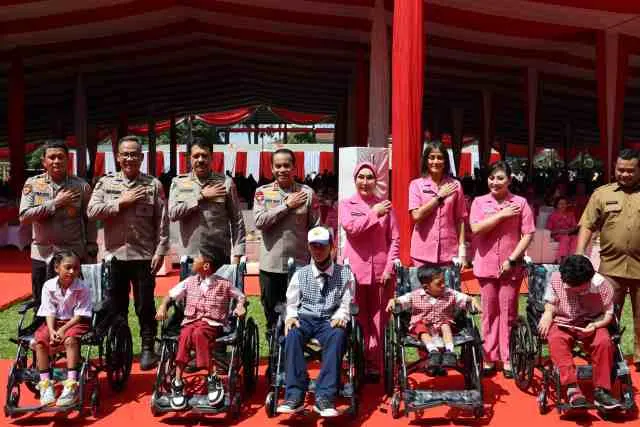 WADANSAT BRIMOB POLDA SUMSEL AKBP KHAIRU NASRUDIN, S.I.K., M.H. HADIRI KEGIATAN BAKTI SOSIAL, BAKTI KESEHATAN, DAN BAZAR UMKM DI LAPANGAN PAKRI