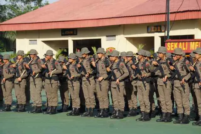 Personel Batalyon A Pelopor Satbrimob Polda Sumsel Laksanakan Apel Kesatuan