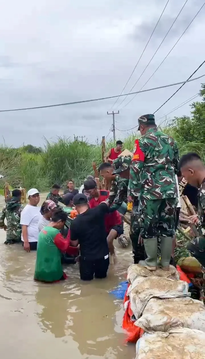 Kodam Jaya Hadir di Tengah Banjir, Evakuasi Warga Hingga Perbaikan Tanggul Jebol Kodam Jaya Hadir di Tengah Banjir, Evakuasi Warga Hingga Perbaikan Tanggul Jebol