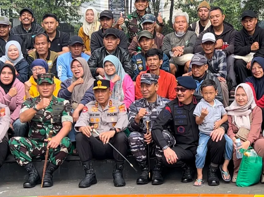 Sambut HUT TNI ke-80, Sinergitas TNI-Polri Gelar Bakti Sosial di Kota Bandung Sambut HUT TNI ke-80, Sinergitas TNI-Polri Gelar Bakti Sosial di Kota Bandung