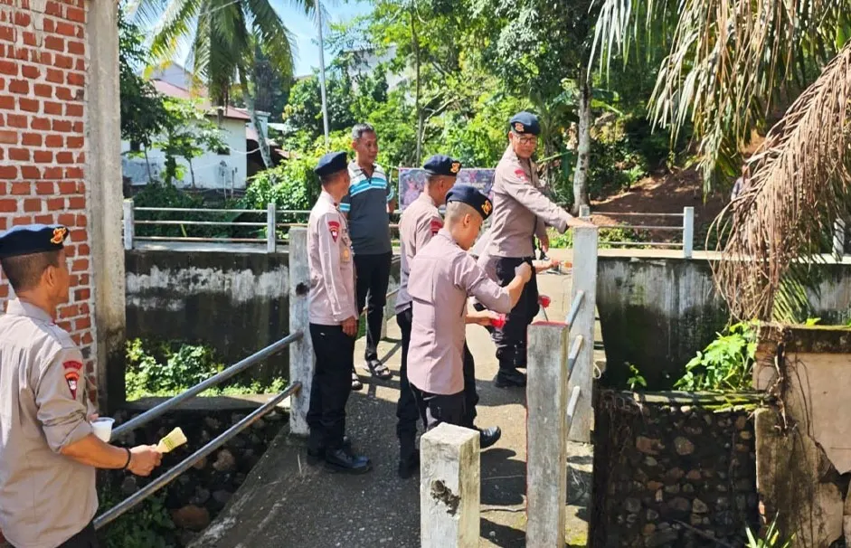 Batalyon B PELOPOR Satbrimob Polda Sumsel Laksanakan Bakti Sosial “Membangun Jembatan Merah Putih” di Kelurahan Mesat Jaya, Kota Lubuklinggau