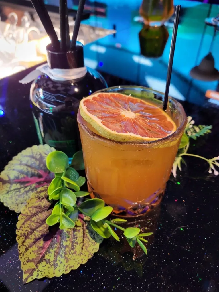 重新定義餐酒館!台南沉浸式微醺新地標 x 從調酒到現場音樂的全感官夜生活