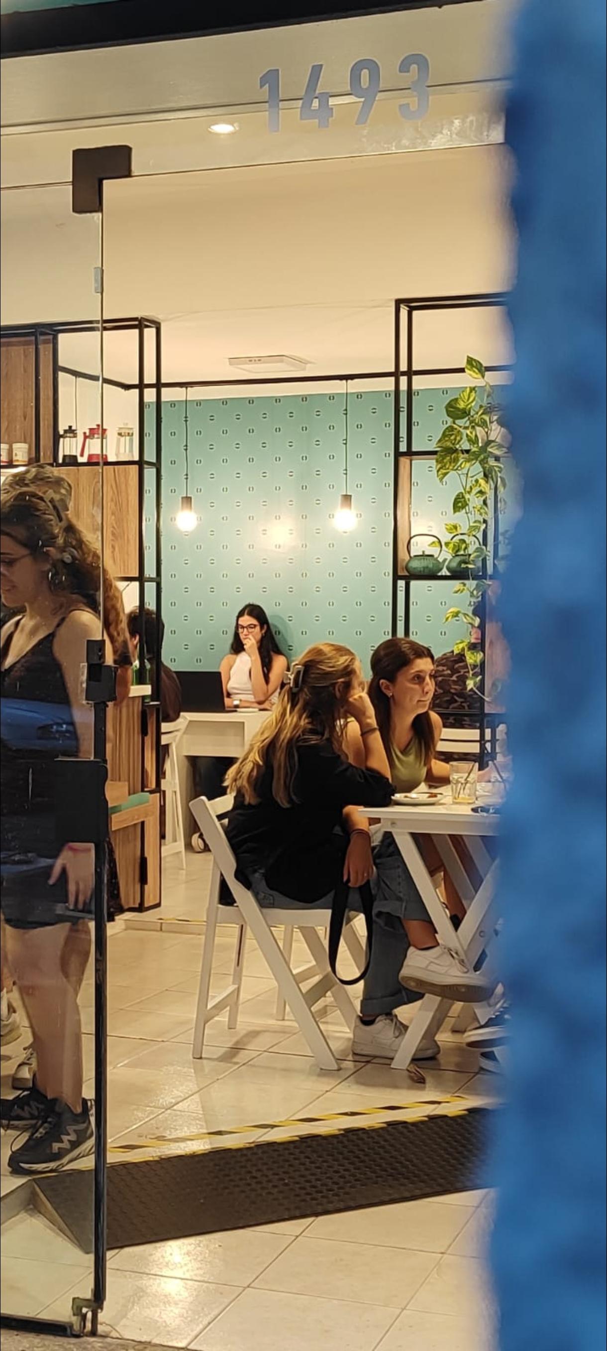 Costanzo Cafe Azcuénaga