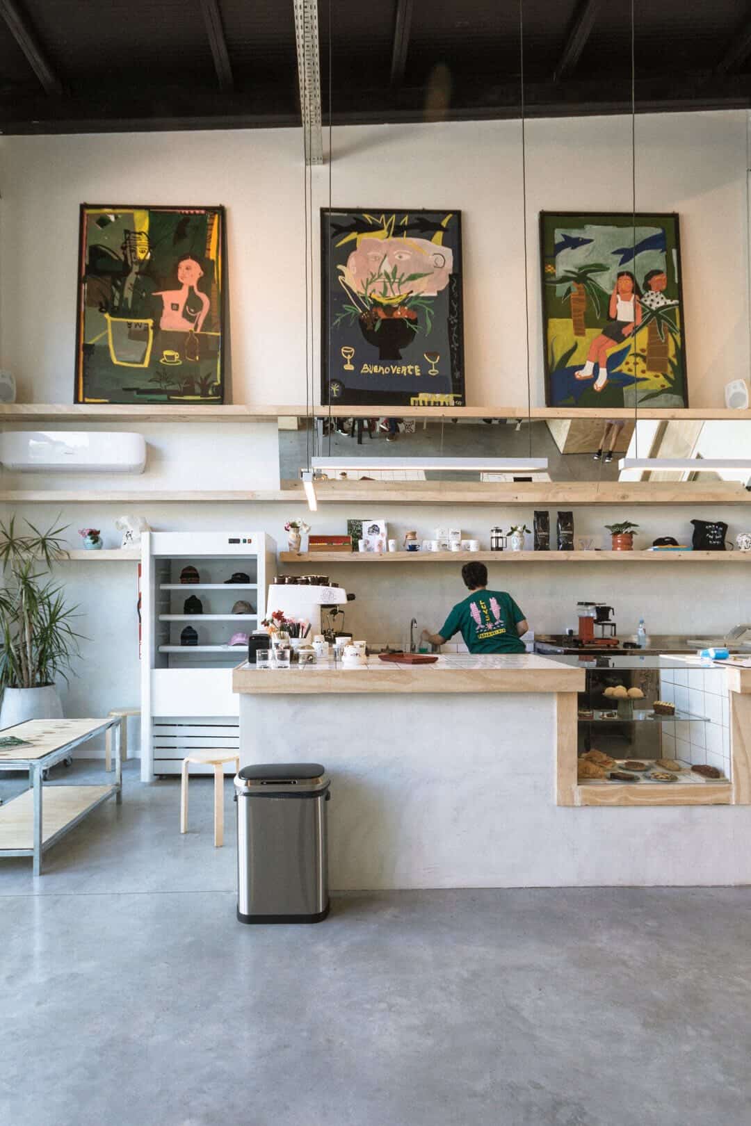 LUYS surf & coffee shop -
