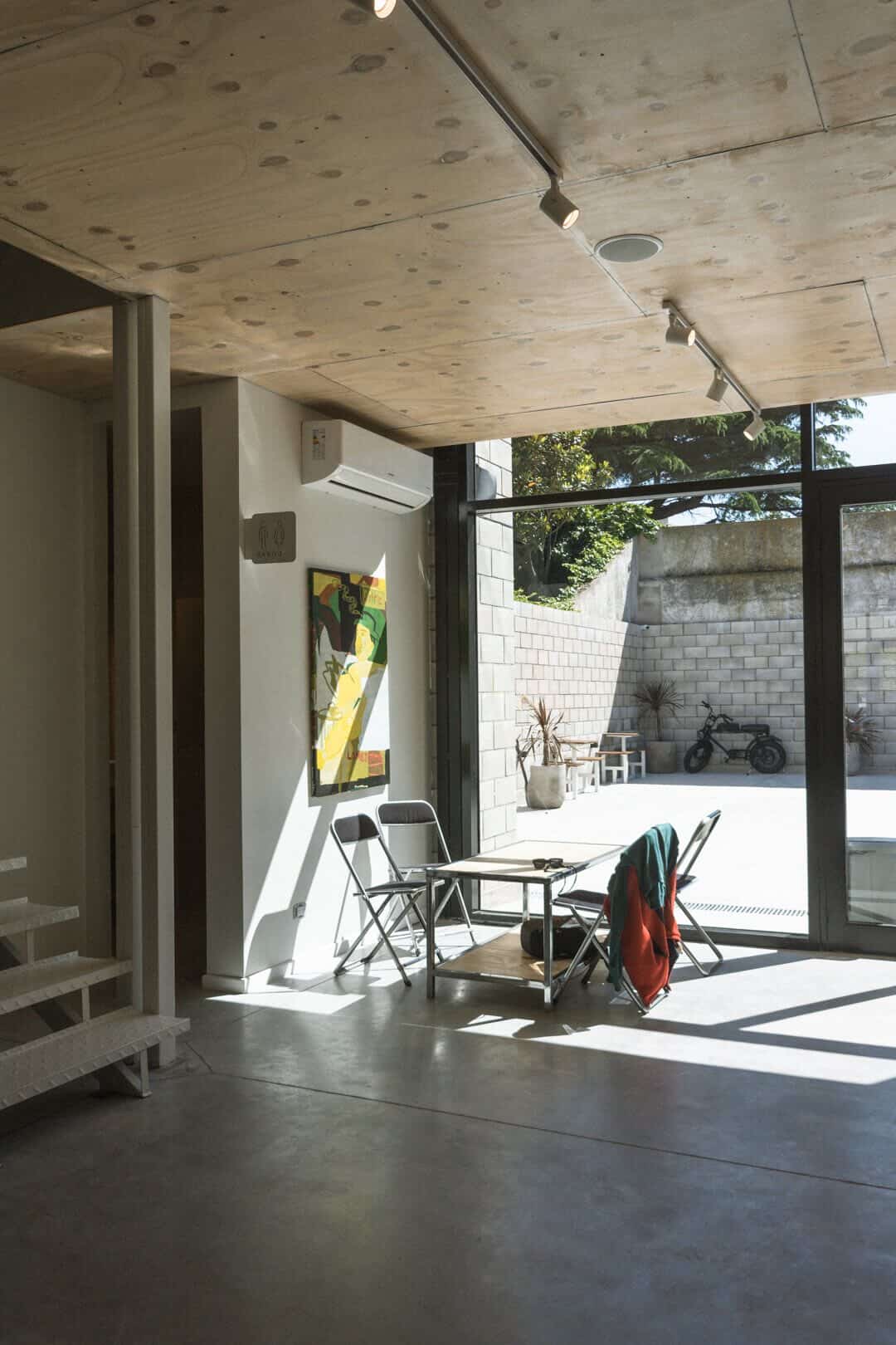 LUYS surf & coffee shop -