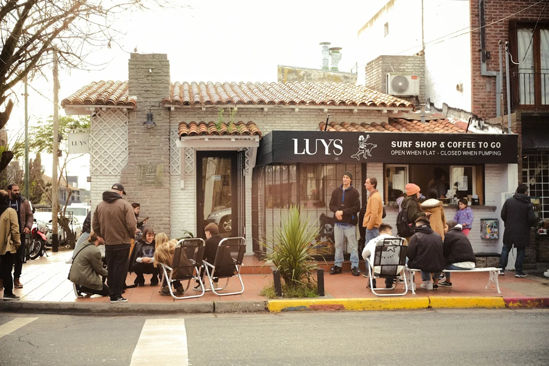 LUYS surf & coffee shop