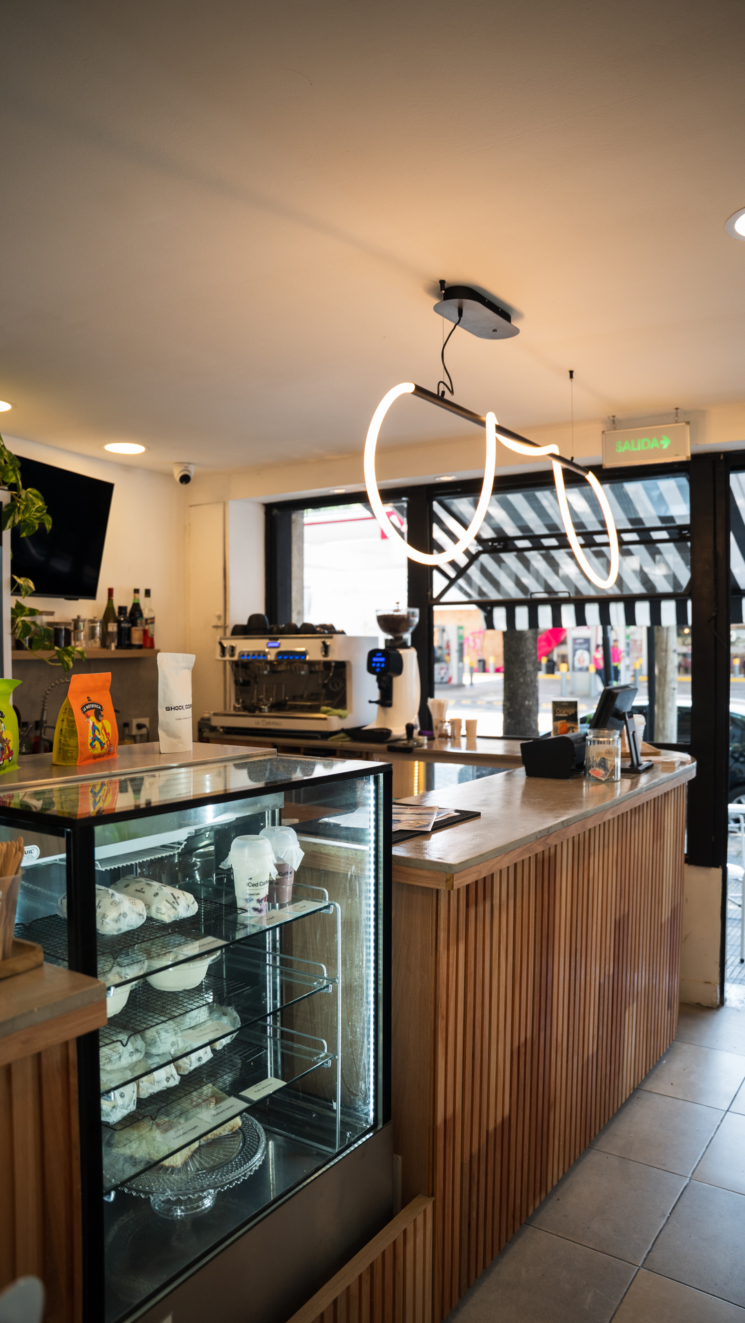 STORE Y CAFÉ AL PASO