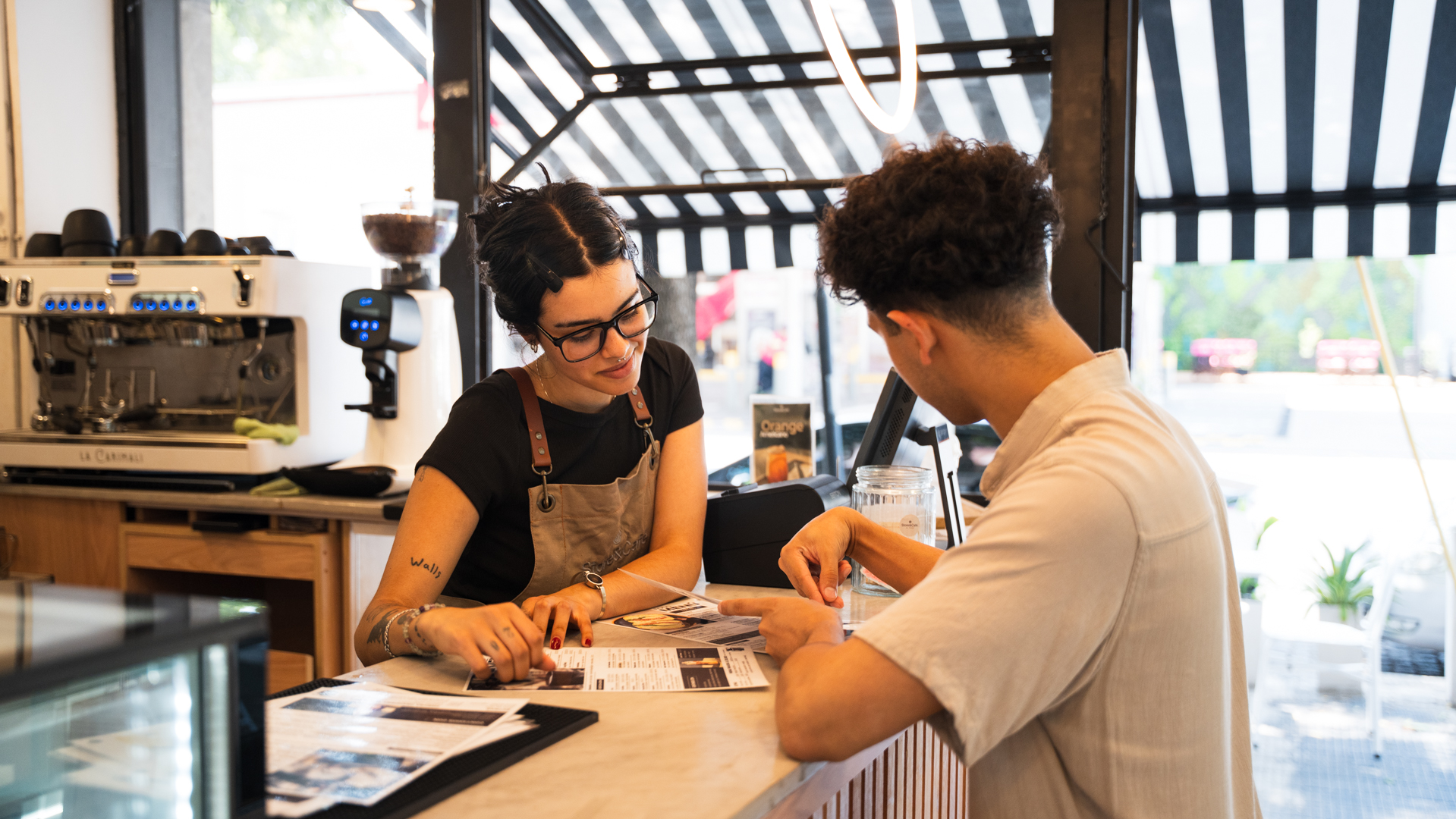 STORE Y CAFÉ AL PASO