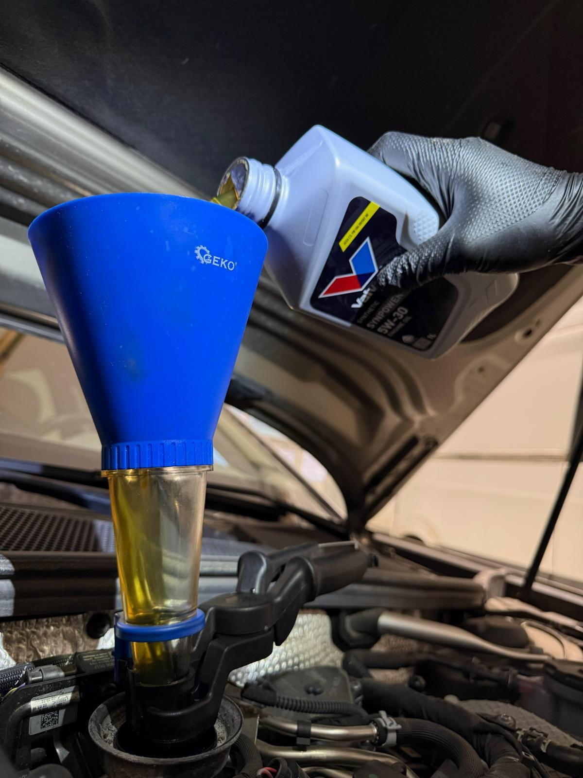 STG Autohuolto mechanic at work