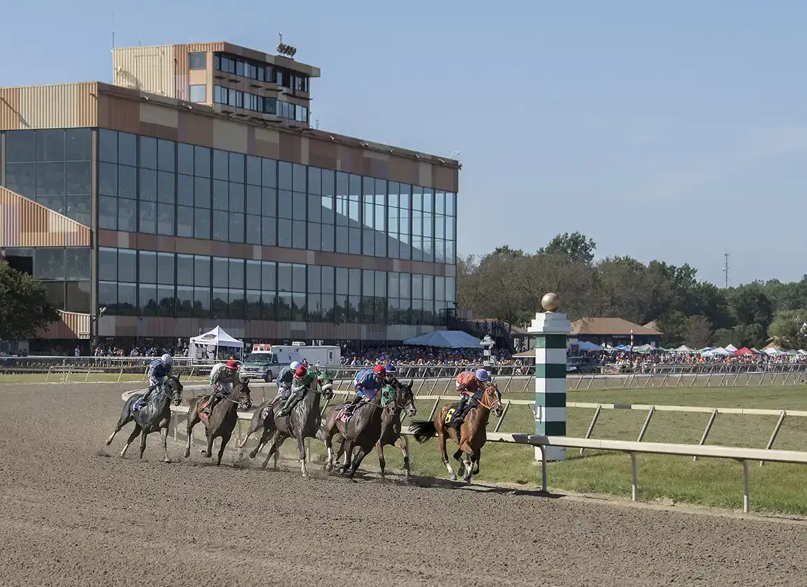 Parx Racing acepta inscripciones mientras entrenadores pierden sus establos
