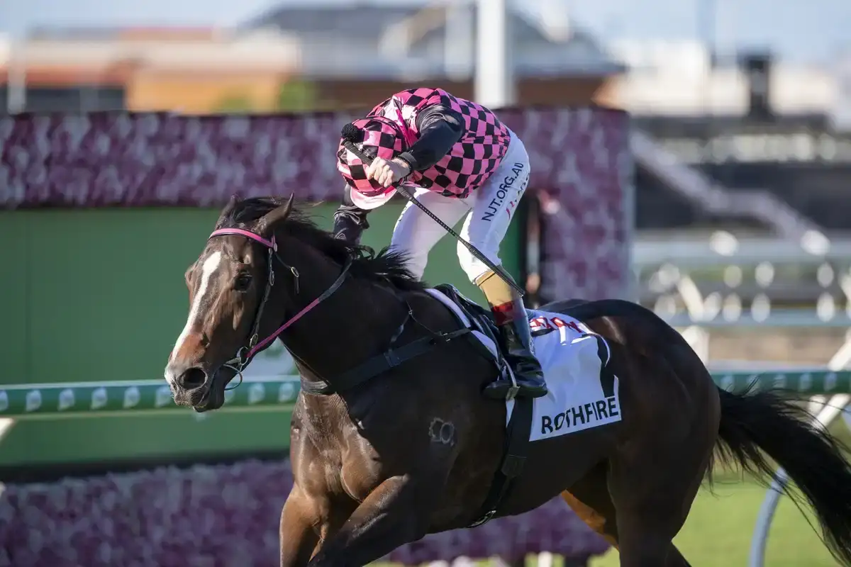 Rothfire y el frasco que guarda un milagro del hipismo australiano