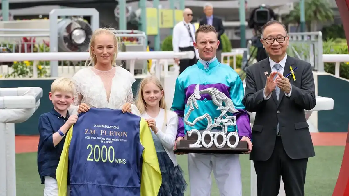 Zac Purton es el primer jinete en alcanzar 2.000 victorias en Hong Kong