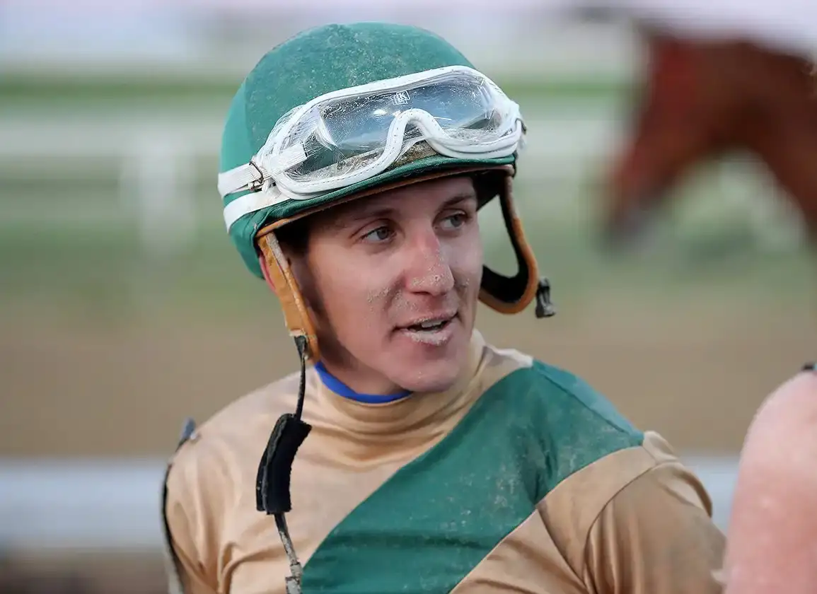 Tyler Conner: de jockey a agente tras una grave lesión medular