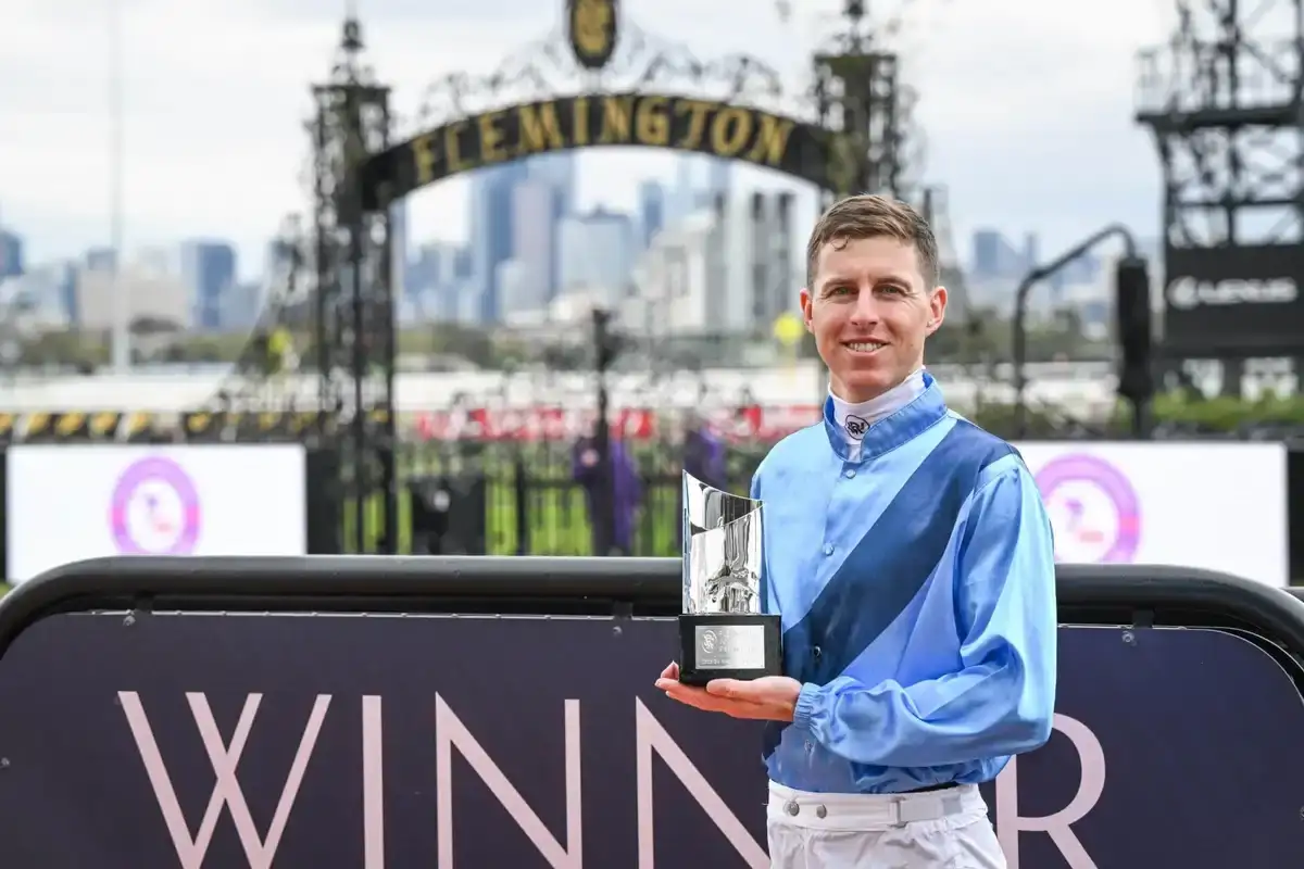 Demian da a Flightline su primer ganador en Tokyo