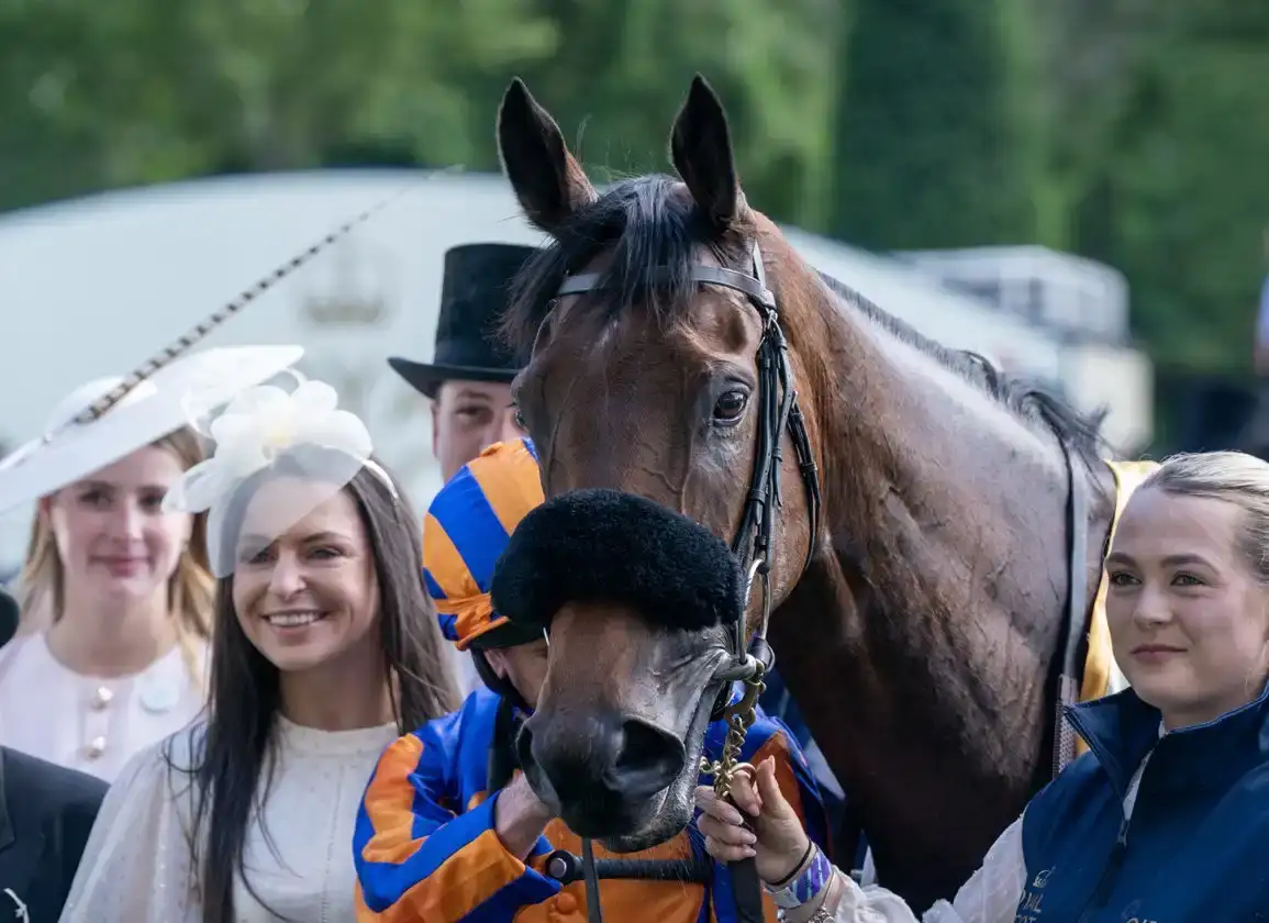 Mission Central gana el King Charles III Stakes en Royal Ascot