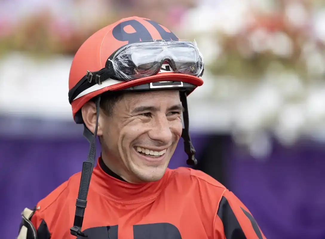 Sanción a Junior Alvarado por uso de fusta en Belmont Stakes
