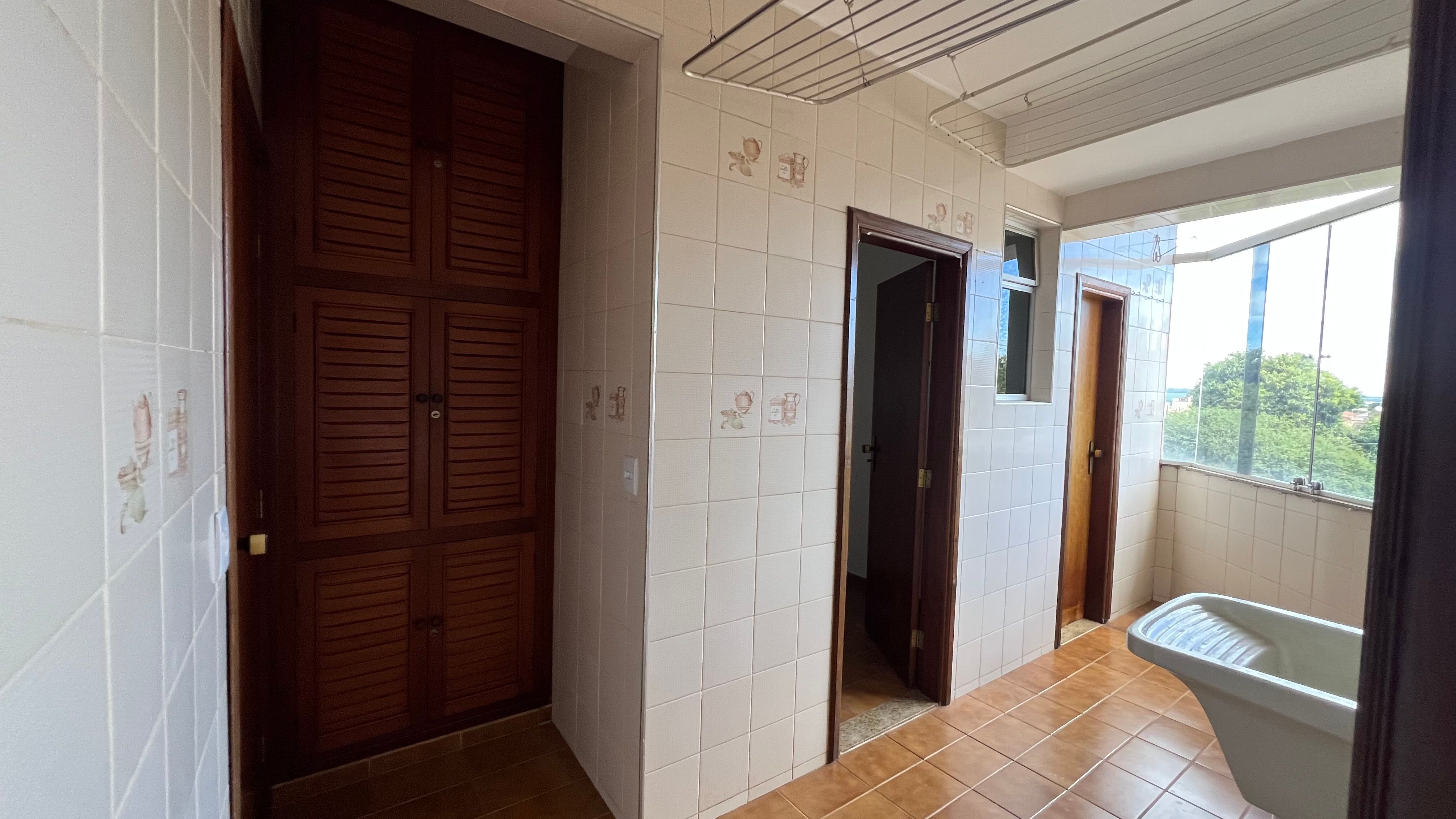 Apartamento Amplo no São Francisco | 3 Quartos, 2 Salas e 2 Vagas – Região Central - Foto 5