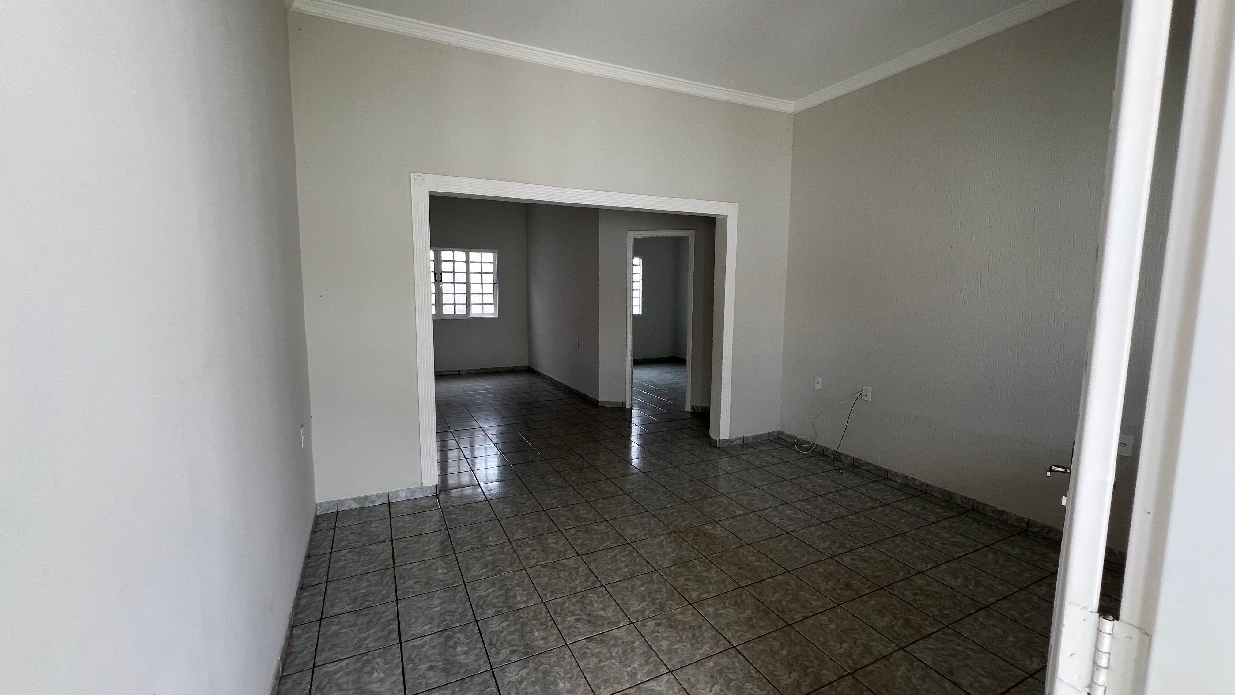 Casa Ampla no Bairro Constantino | 4 Quartos, Churrasqueira e Várias Vagas - Foto 12