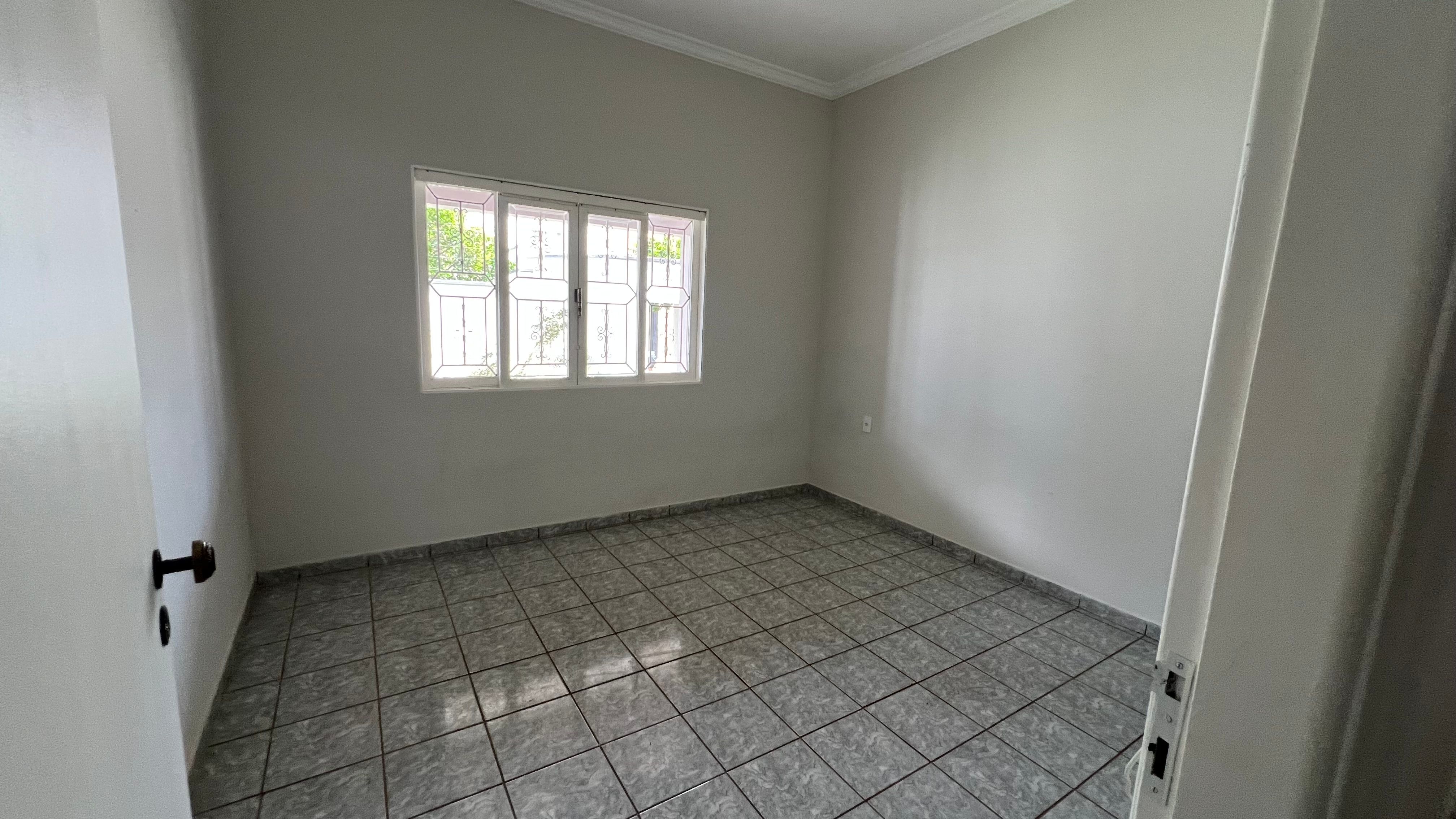 Casa Ampla no Bairro Constantino | 4 Quartos, Churrasqueira e Várias Vagas - Foto 8