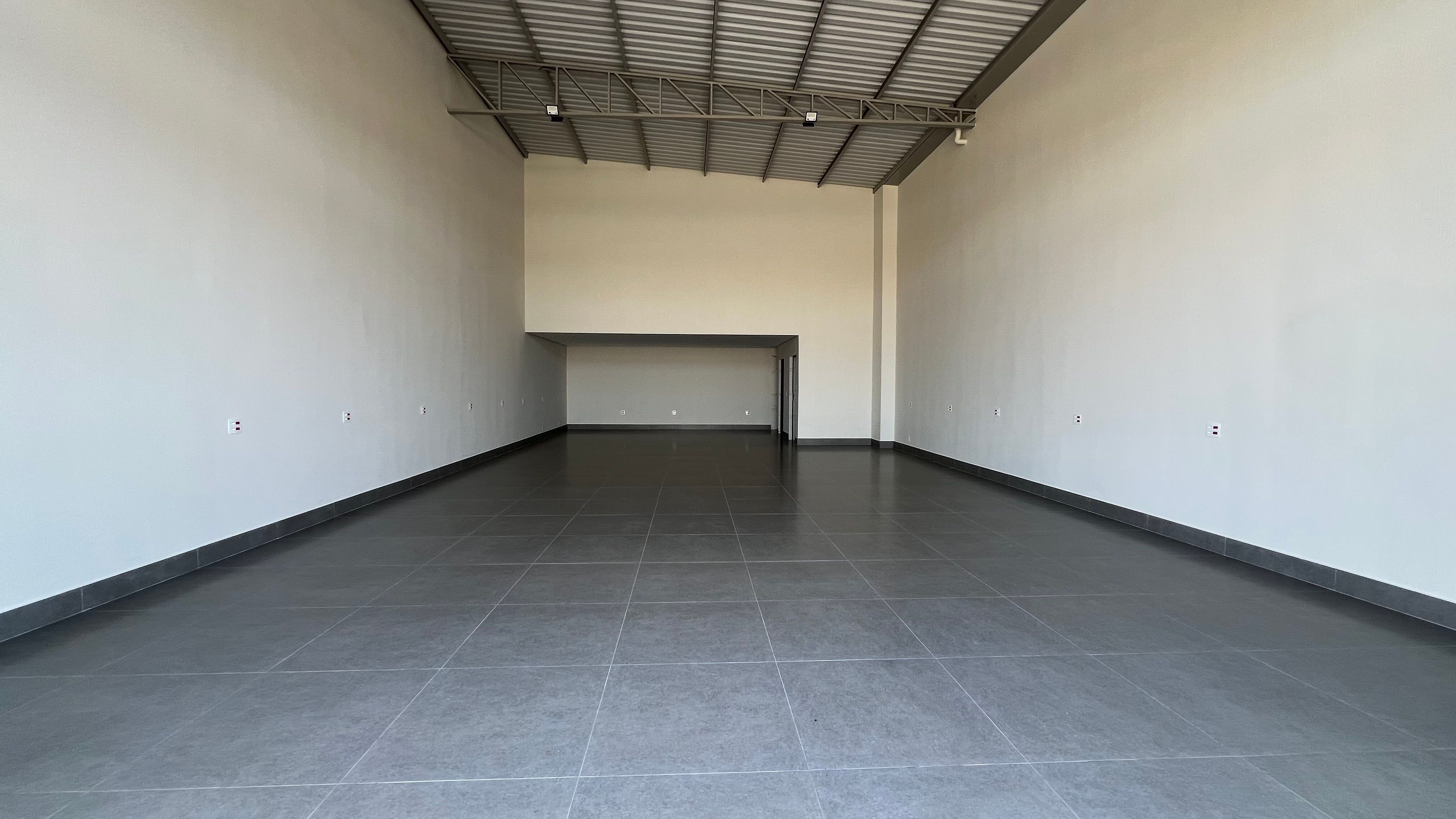 Galpão Comercial Novo em Avenida de Grande Fluxo – Alta Visibilidade - Foto 4