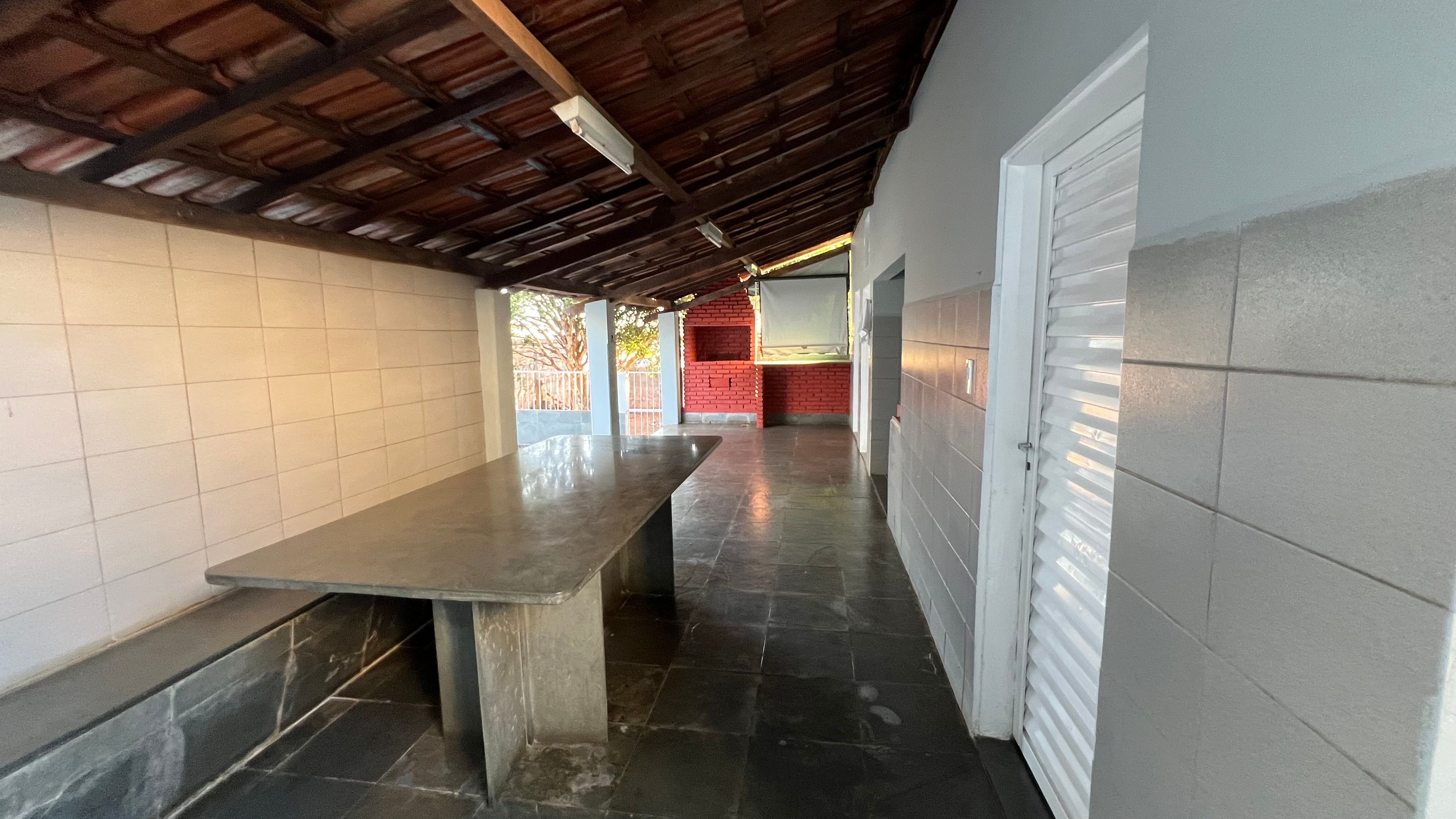 Casa no centro com 4 quartos e excelente localização - Foto 14