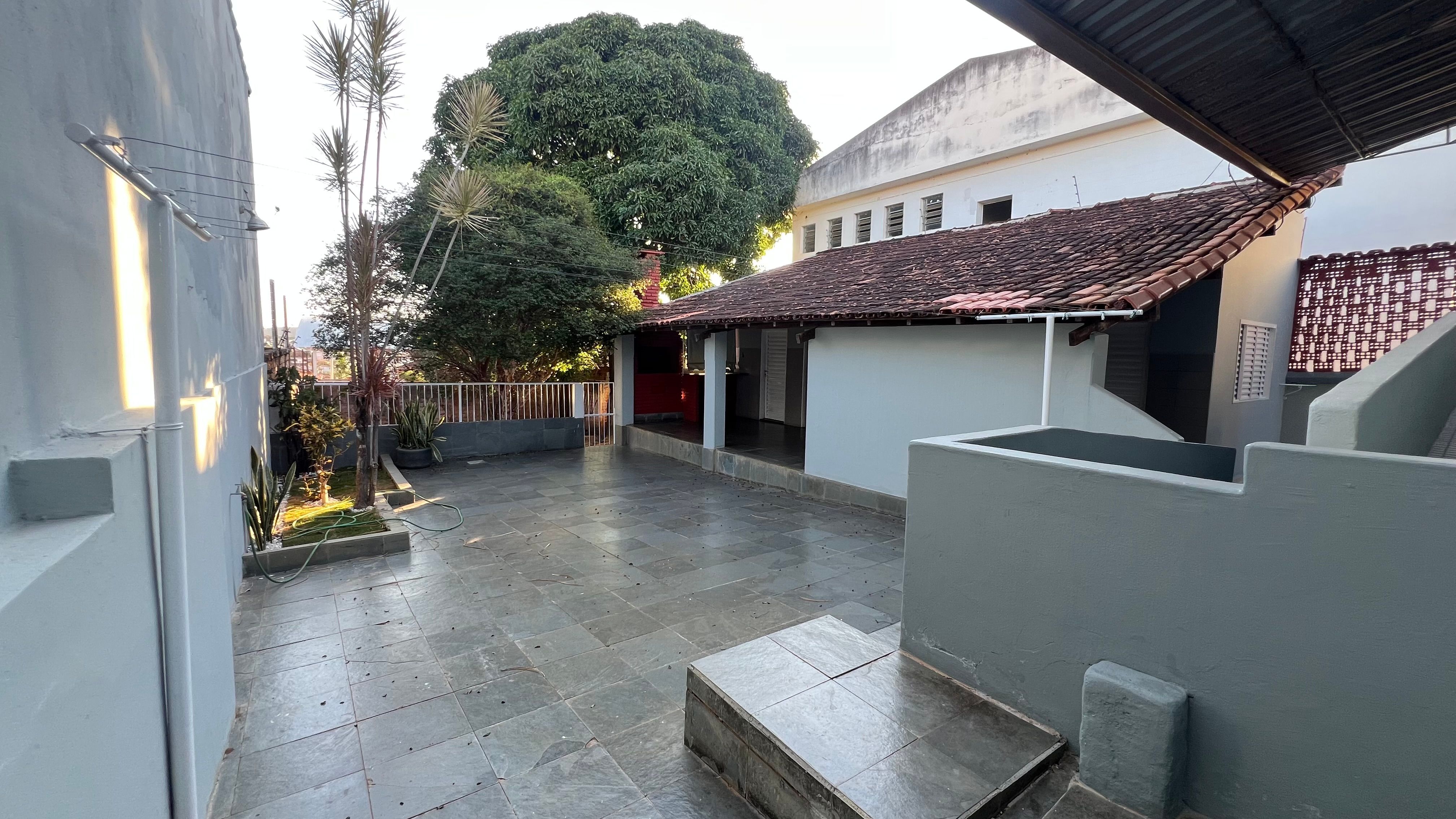 Casa no centro com 4 quartos e excelente localização - Foto 12