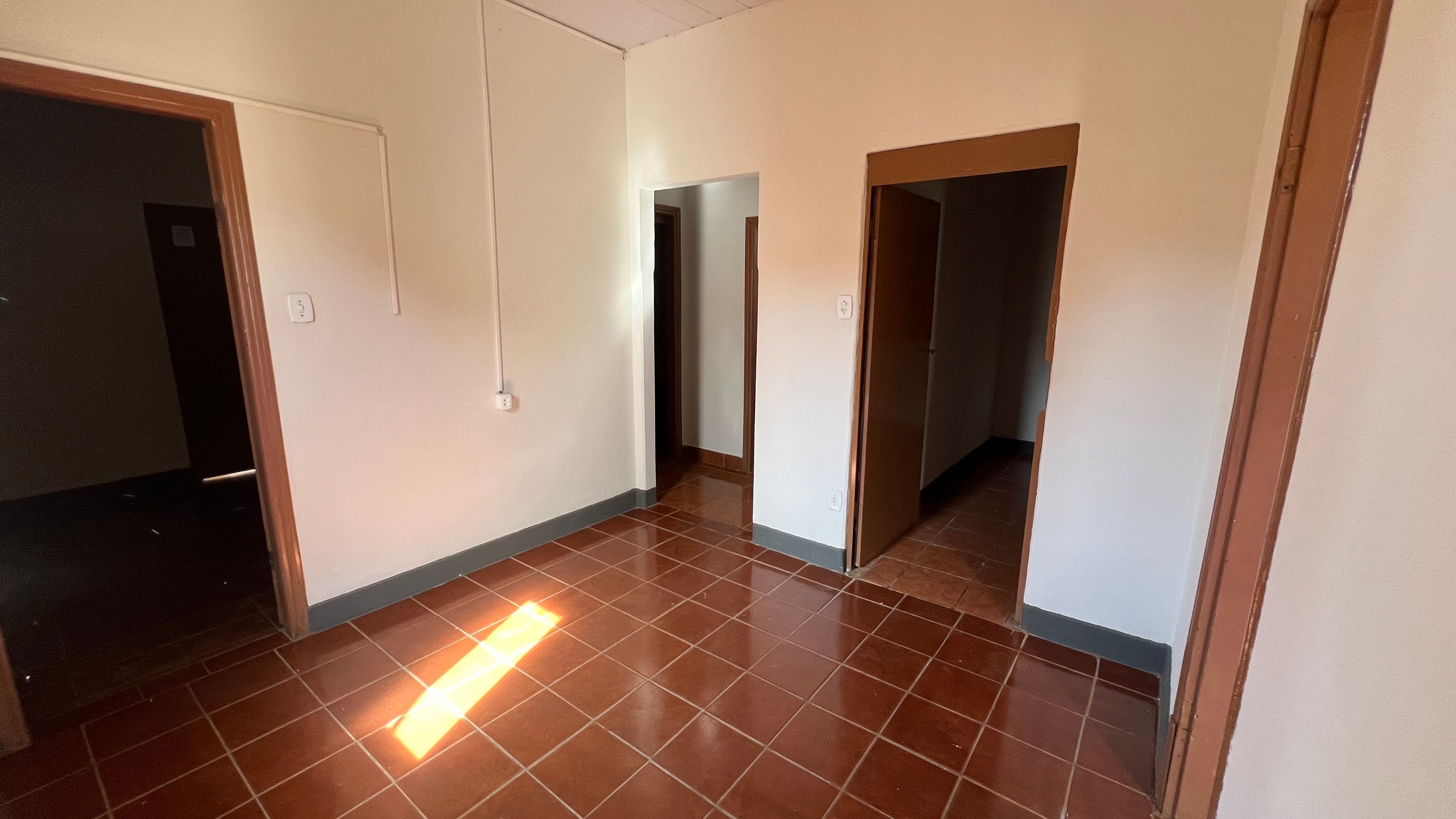 Casa bem conservada no Bairro São Francisco, em frente a avenida de grande fluxo - Foto 4