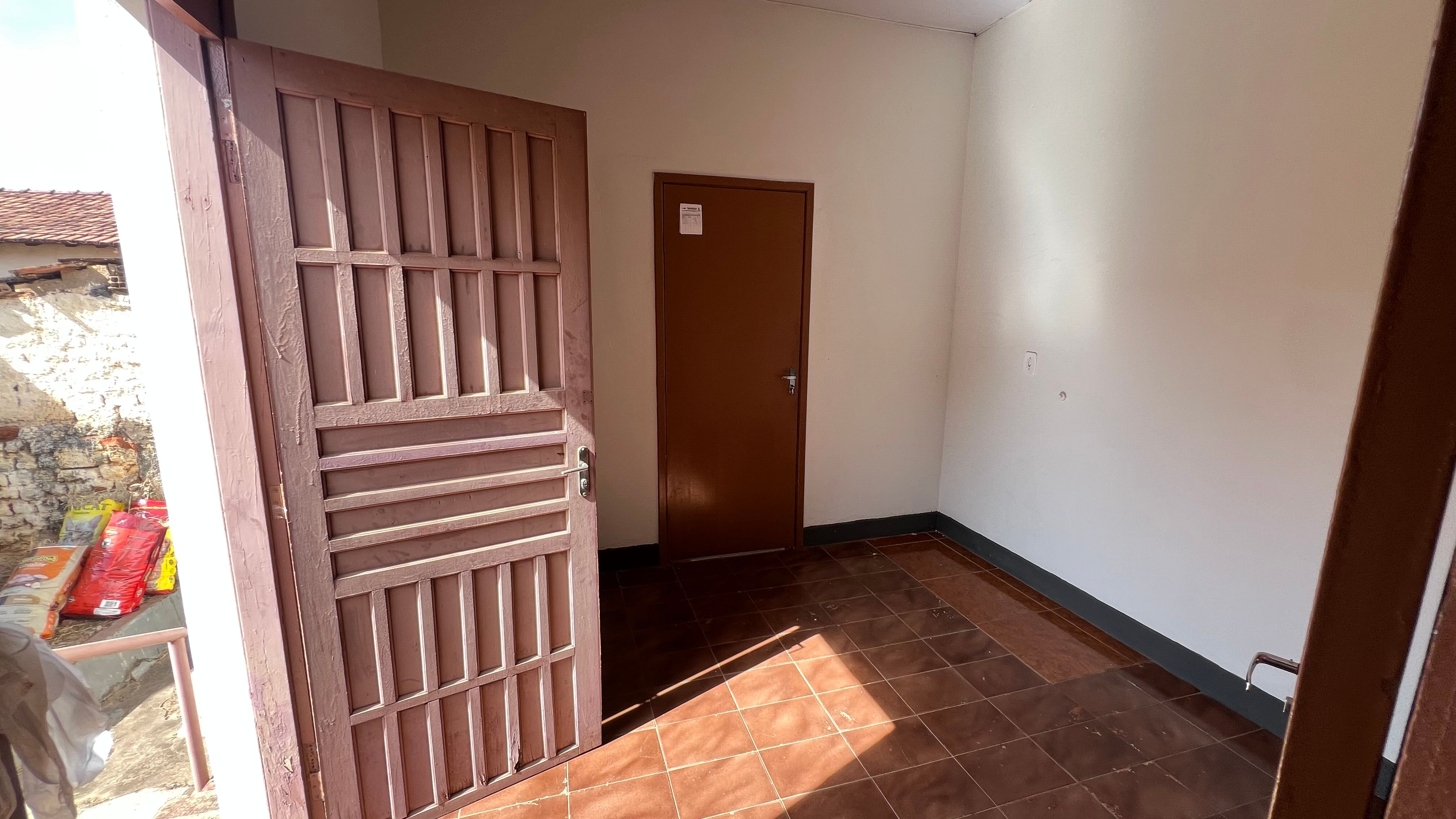 Casa bem conservada no Bairro São Francisco, em frente a avenida de grande fluxo - Foto 9