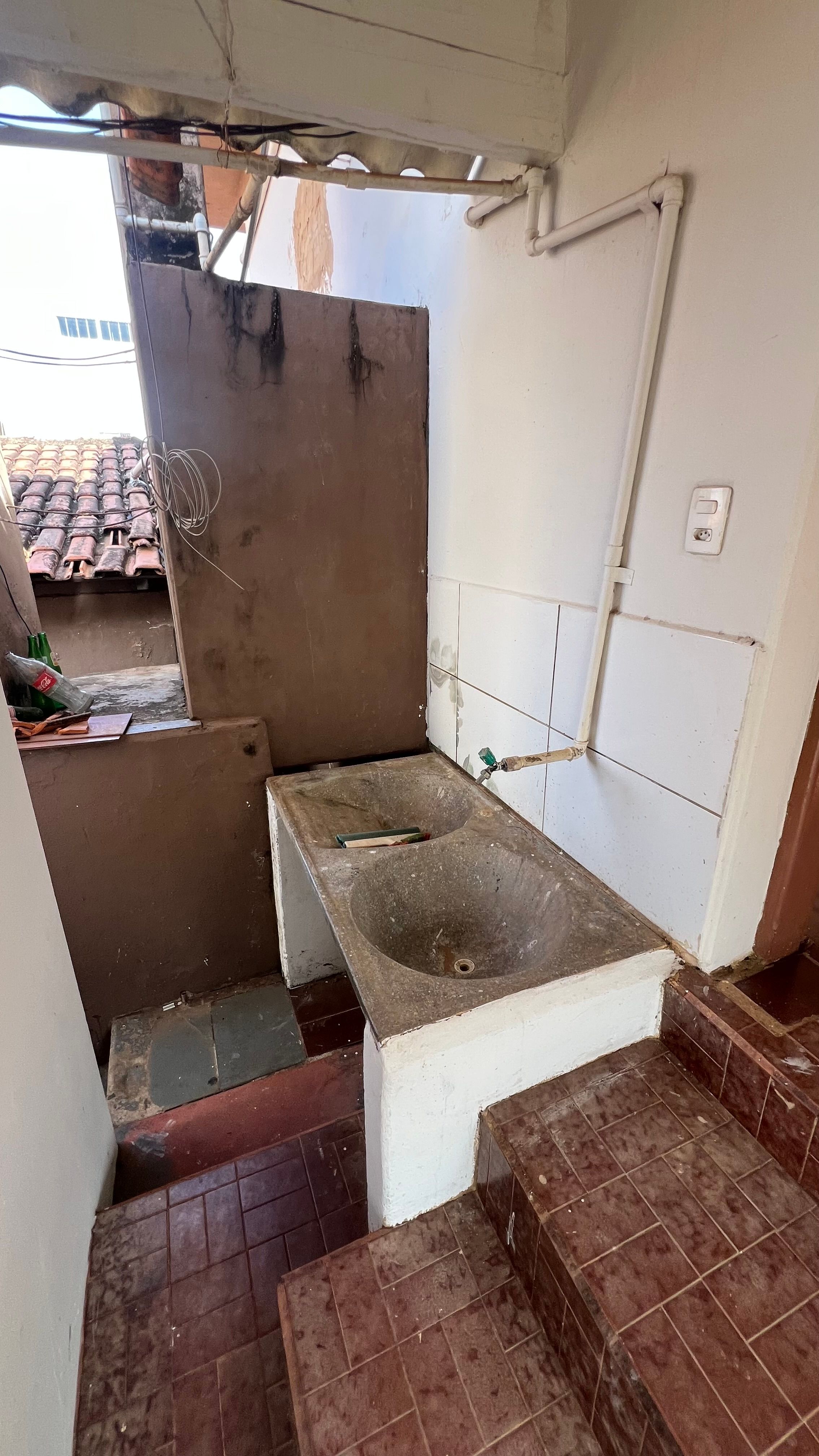 Casa bem conservada no Bairro São Francisco, em frente a avenida de grande fluxo - Foto 11