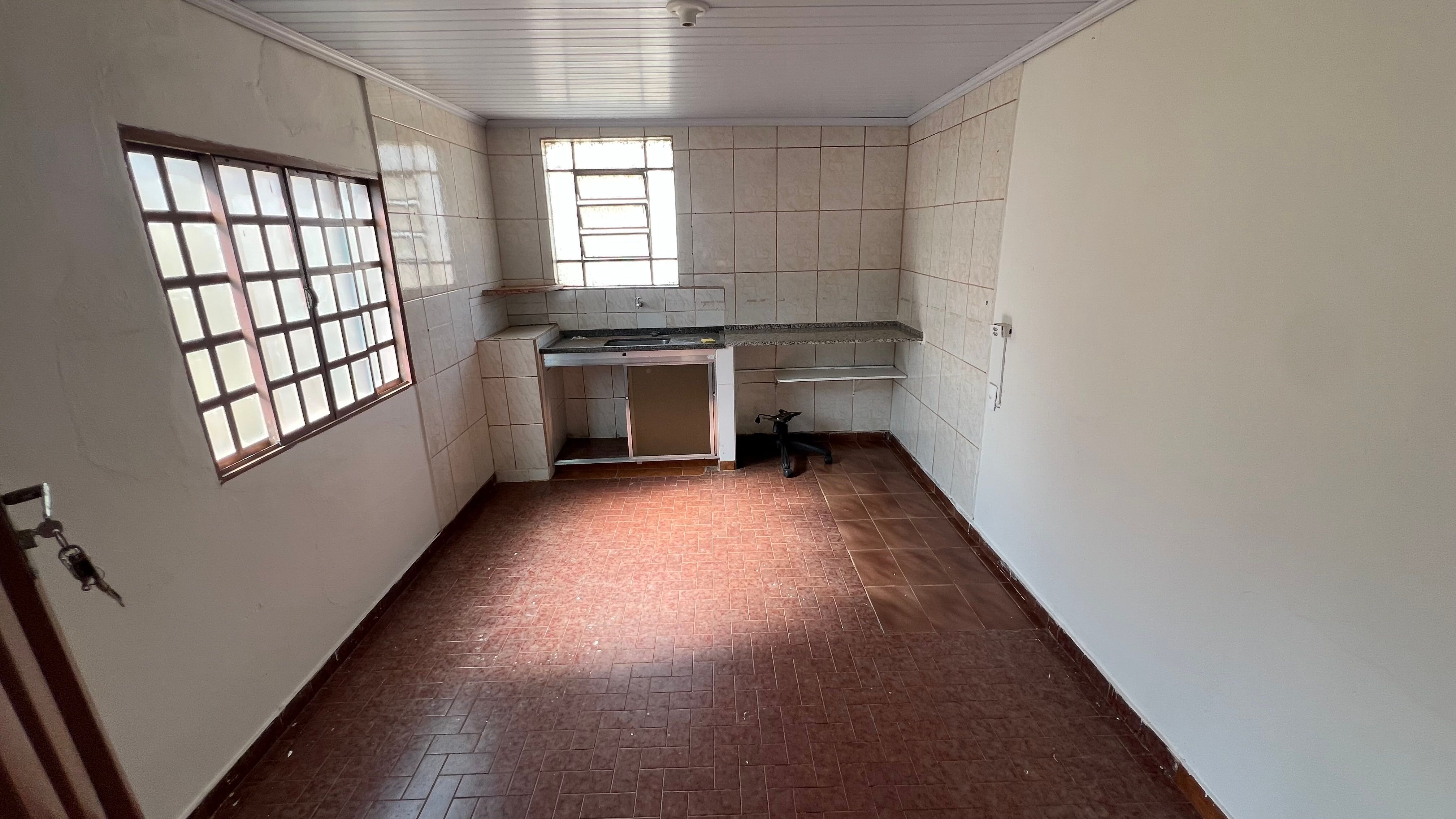 Casa bem conservada no Bairro São Francisco, em frente a avenida de grande fluxo - Foto 12