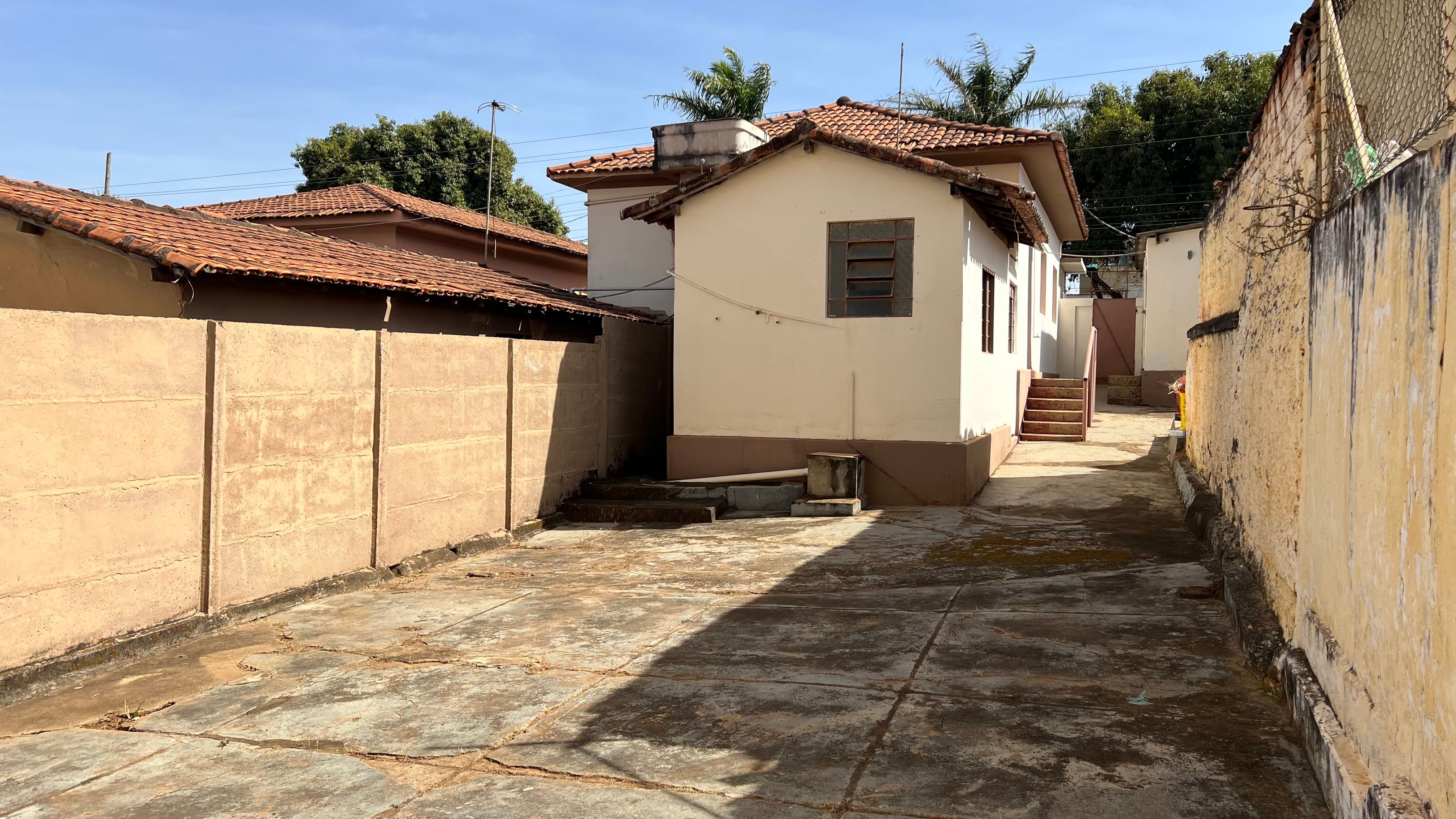 Casa bem conservada no Bairro São Francisco, em frente a avenida de grande fluxo - Foto 14