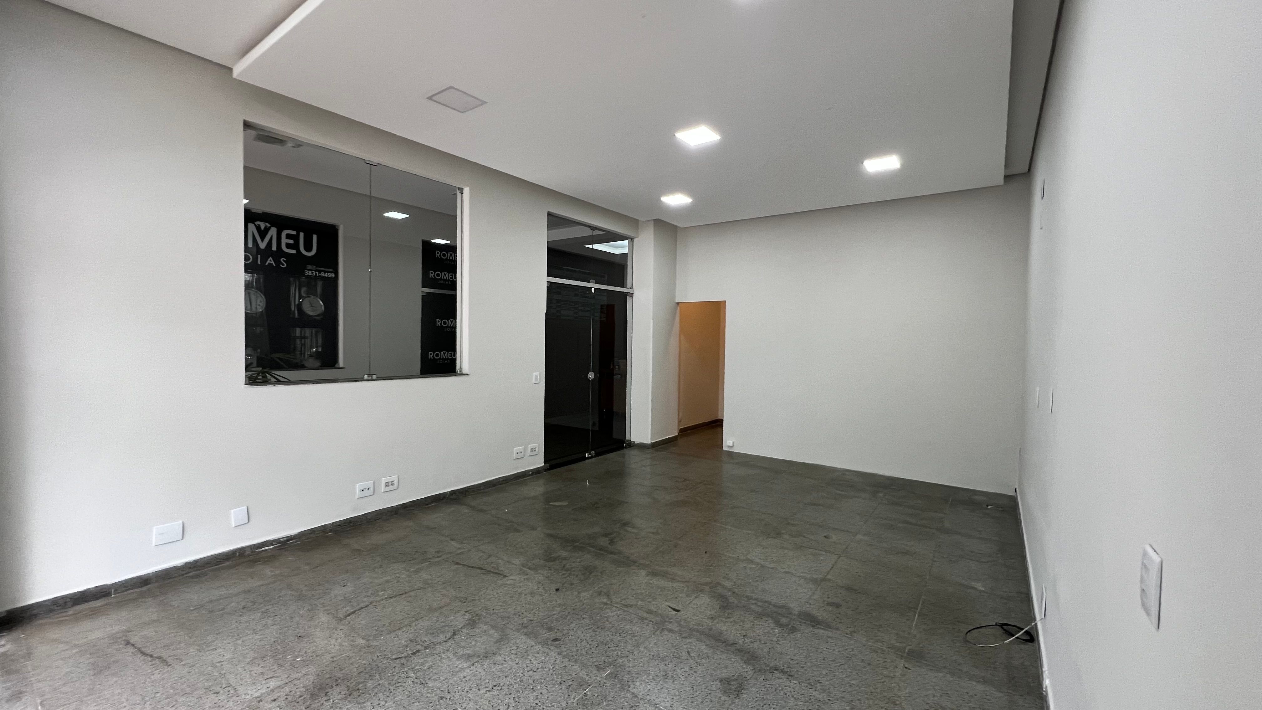 Loja térrea no centro, em frente à Praça Santa Luzia - Foto 3