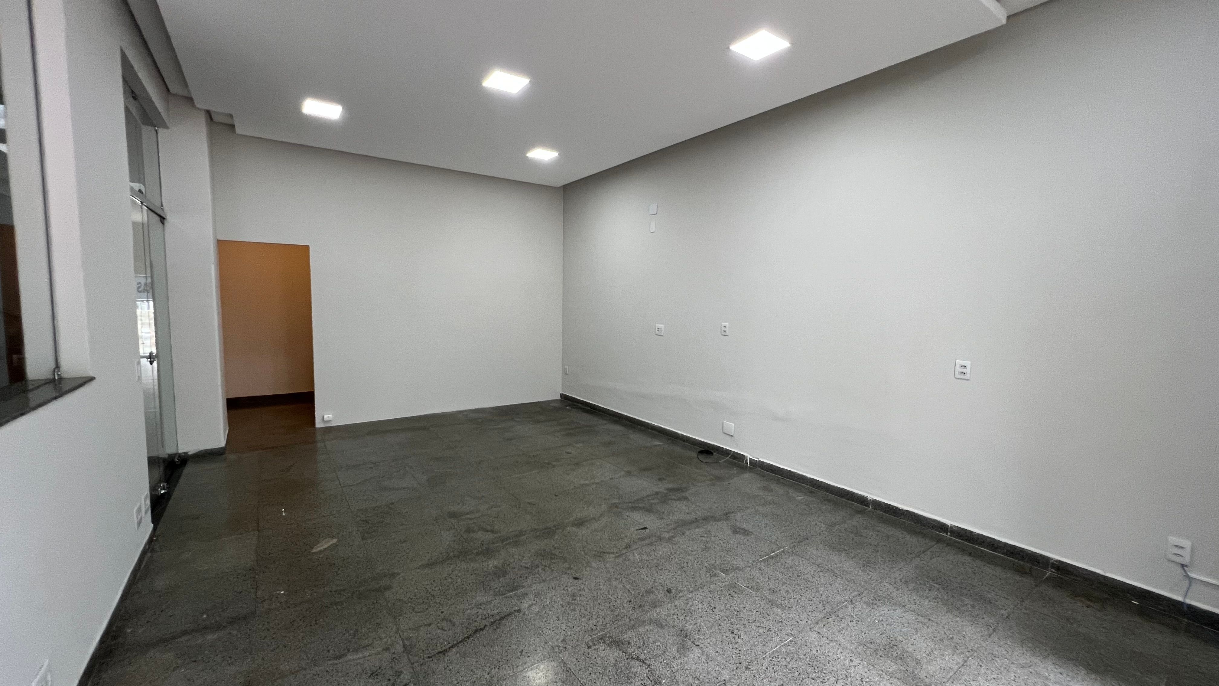 Loja térrea no centro, em frente à Praça Santa Luzia - Foto 2