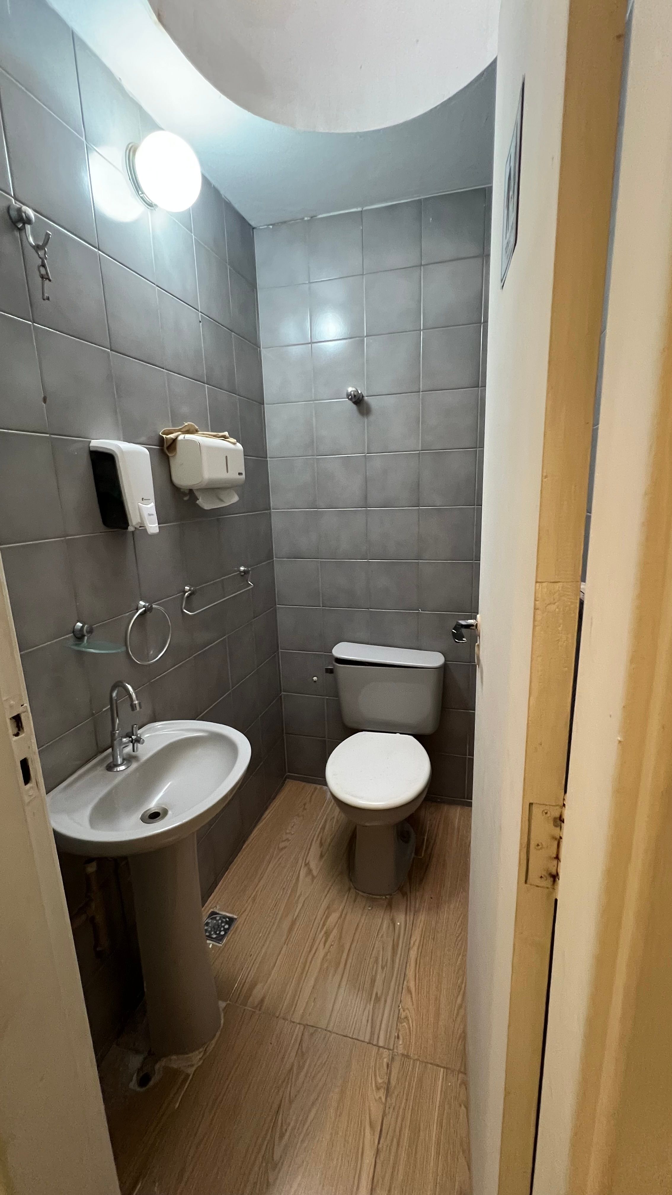 Loja térrea no centro, em frente à Praça Santa Luzia - Foto 5