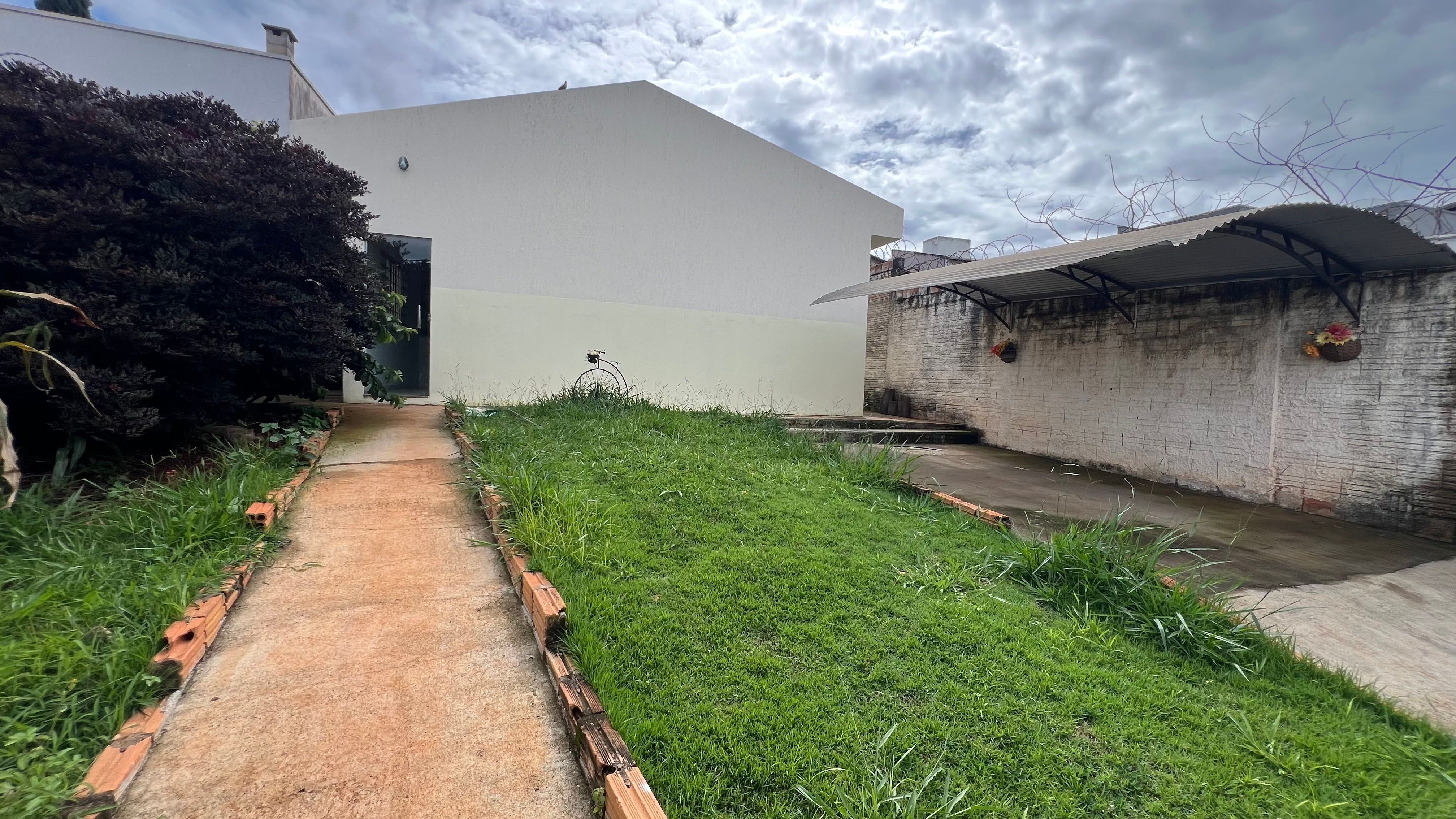 Casa com 3 quartos e 2 vagas no centro, ao lado da Santa Casa - Foto 2