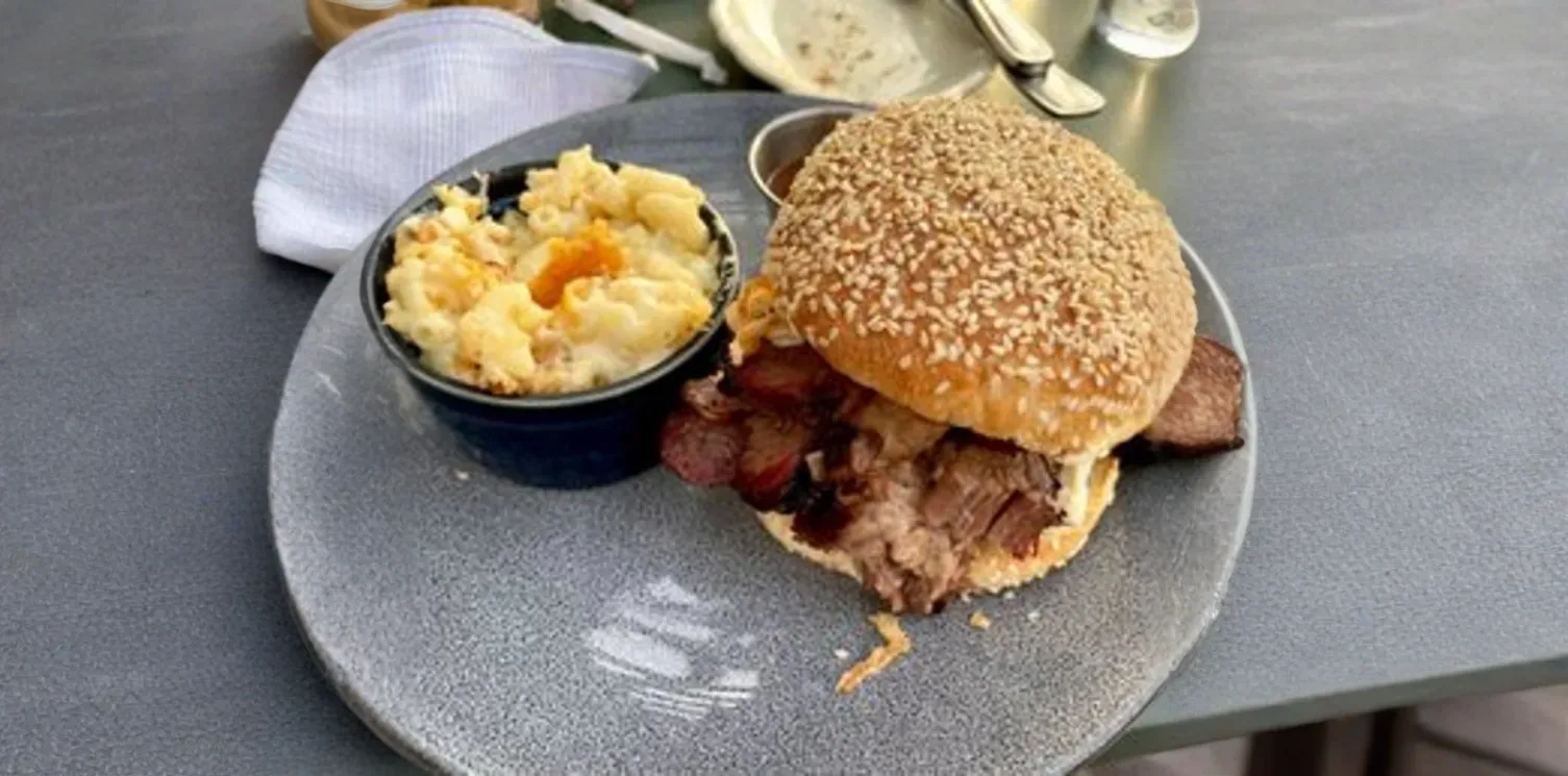 carousel-default-image