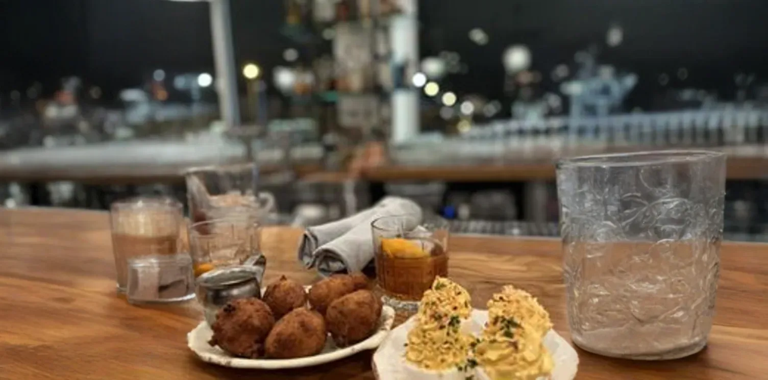 carousel-default-image