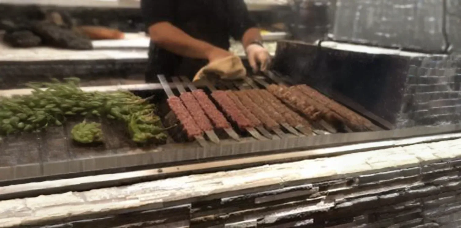 carousel-default-image