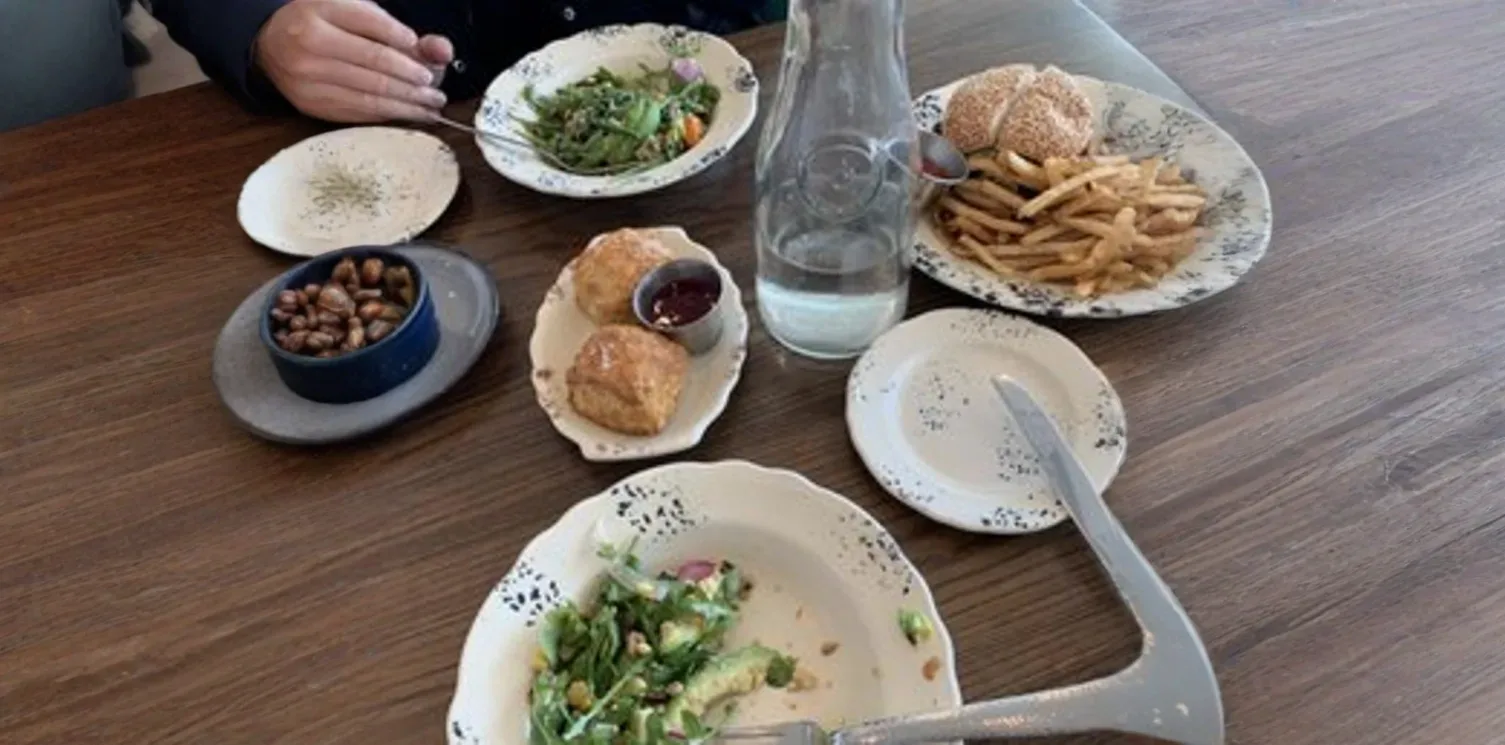 carousel-default-image