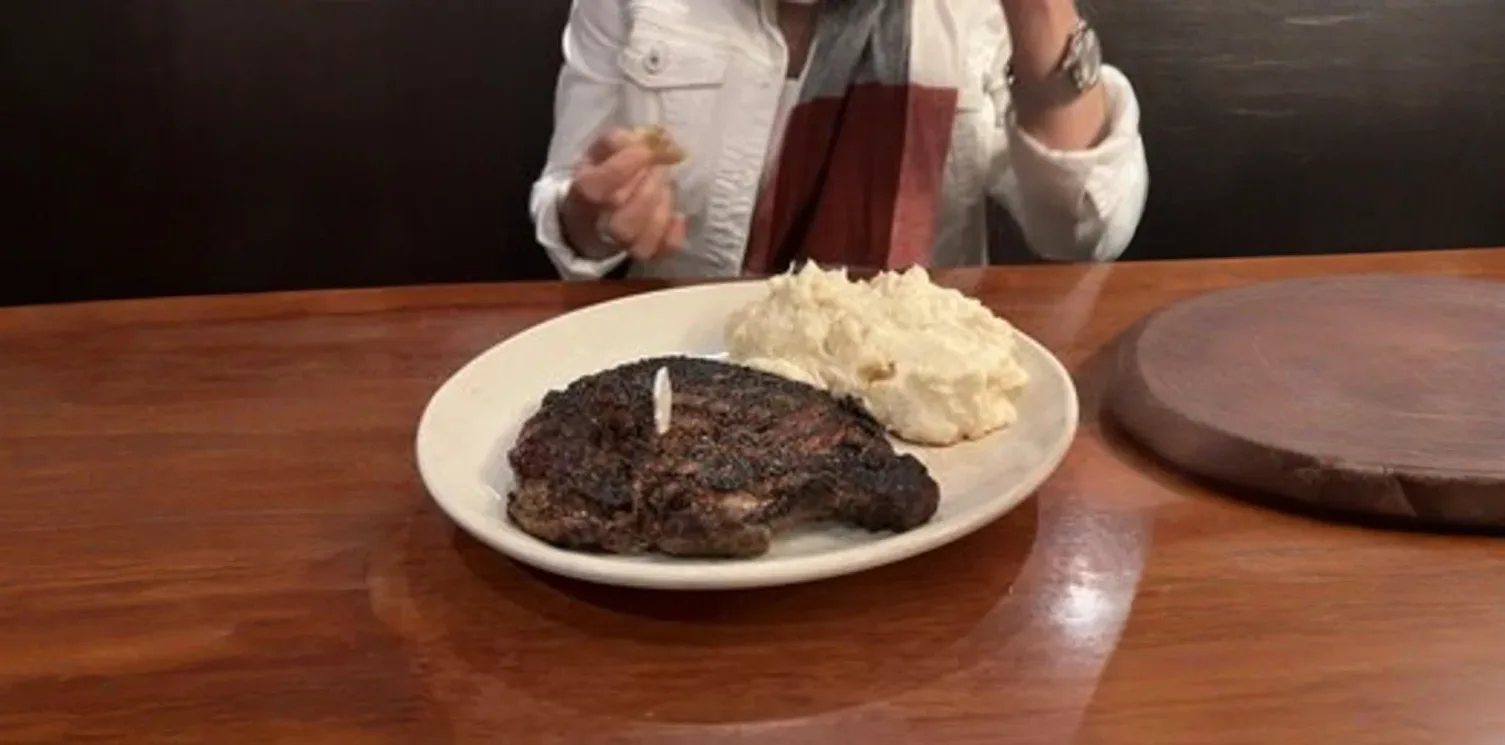 carousel-default-image