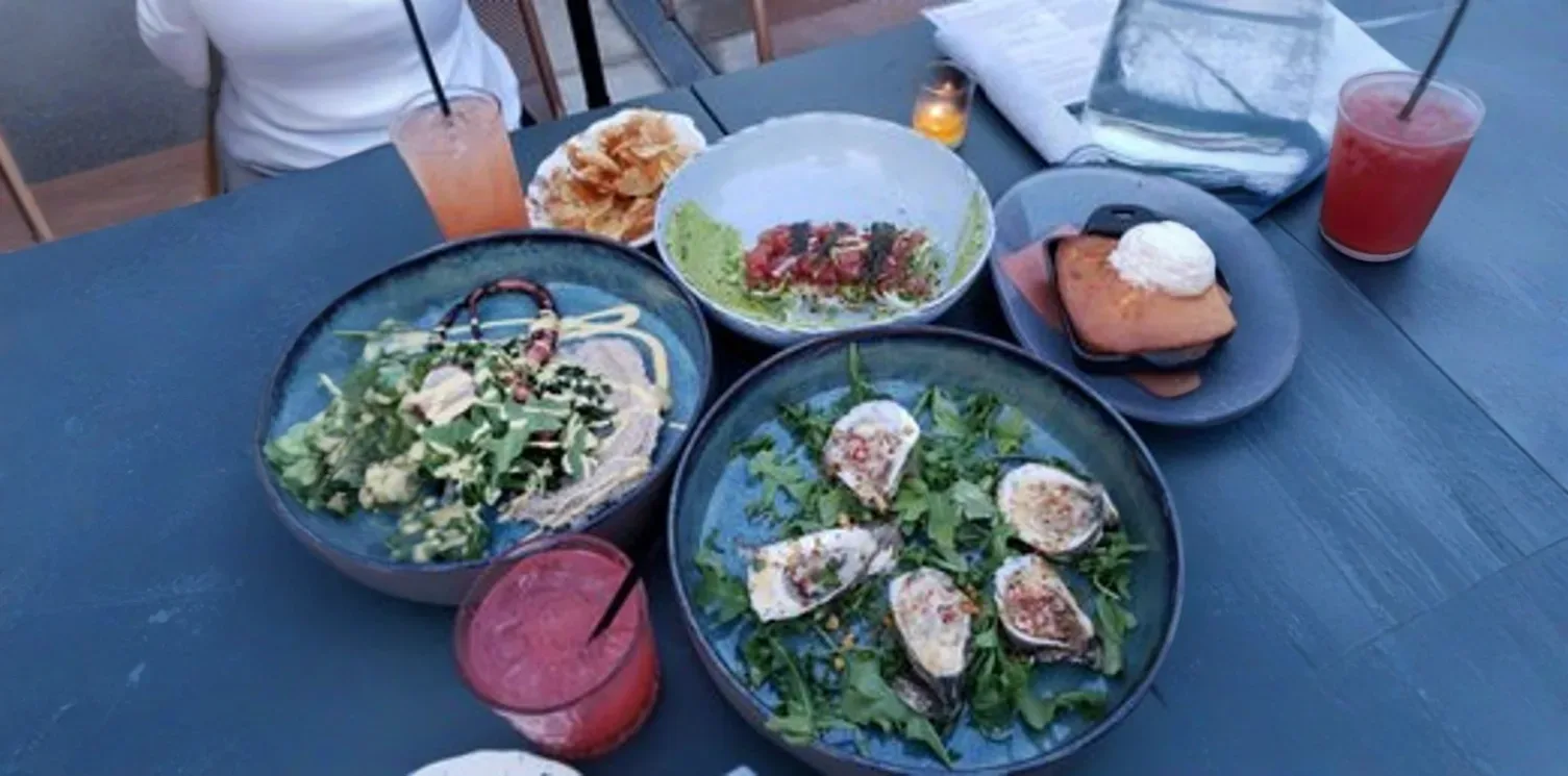 carousel-default-image