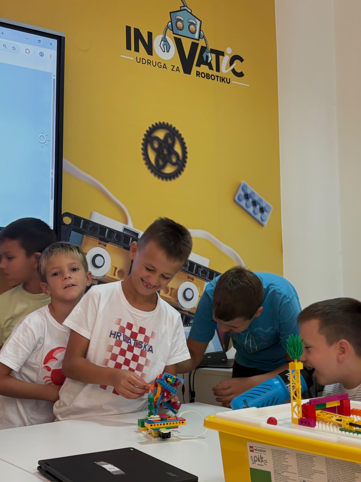 Uspješno završen drugi ciklus Ljetnog kampa LEGO robotike 2026.