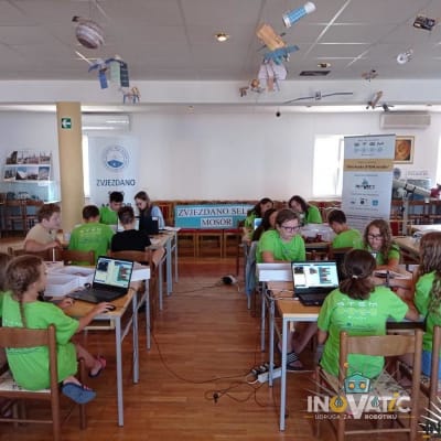 Održan drugi Ljetni kamp robotike na Zvjezdanom selu Mosor u sklopu EU projekta “Bilo kuda STEM svuda”.