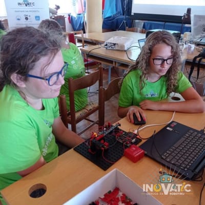 Održan drugi Ljetni kamp robotike na Zvjezdanom selu Mosor u sklopu EU projekta “Bilo kuda STEM svuda”.