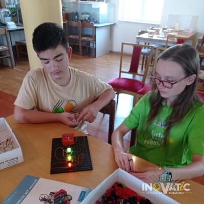 Održan drugi Ljetni kamp robotike na Zvjezdanom selu Mosor u sklopu EU projekta “Bilo kuda STEM svuda”.