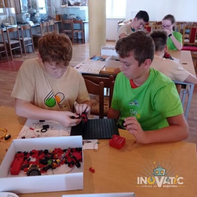 Održan drugi Ljetni kamp robotike na Zvjezdanom selu Mosor u sklopu EU projekta “Bilo kuda STEM svuda”.
