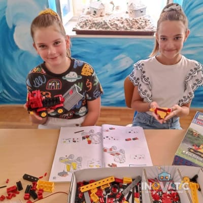 Održane tri Ljetne škole robotike na Braču u sklopu EU projekta “Bilo kuda STEM svuda”.