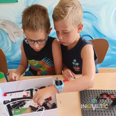 Održane tri Ljetne škole robotike na Braču u sklopu EU projekta “Bilo kuda STEM svuda”.