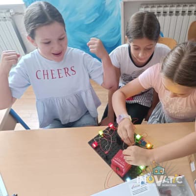 Održane tri Ljetne škole robotike na Braču u sklopu EU projekta “Bilo kuda STEM svuda”.
